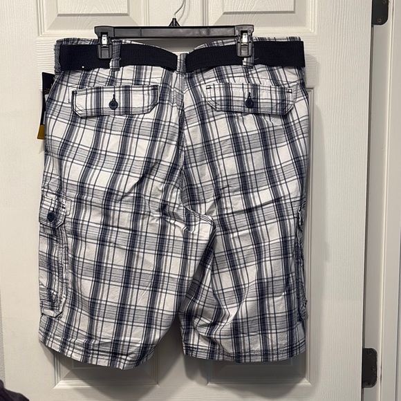 NWT Lee Mens Navy and White Plaid Cargo Shorts - Picture 3 of 6